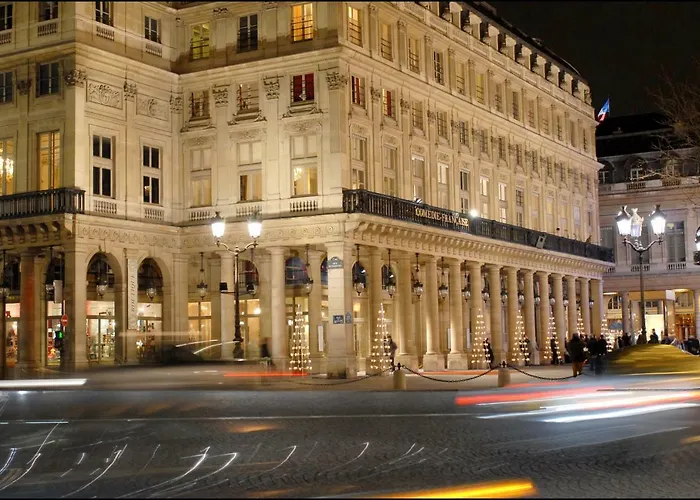 アパート Luxury Louvre パリ
